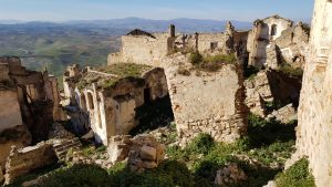 Craco città fantasma - i segni della frana